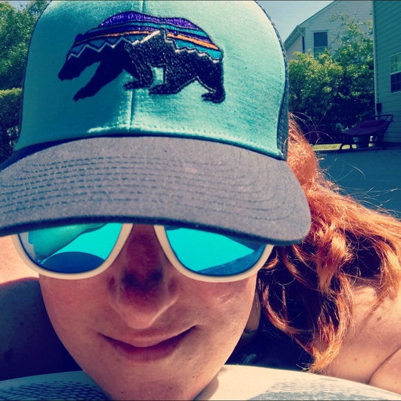 Meet your Posher, Cynthia - Picture 1 of 1